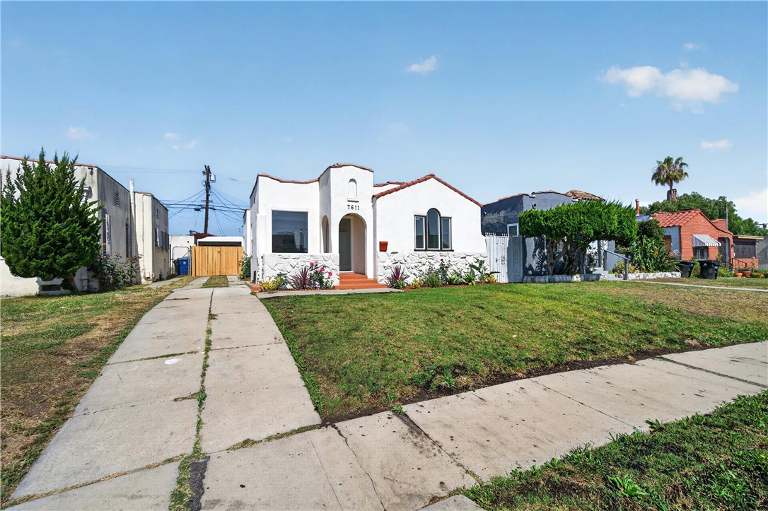 7611 S Hobart