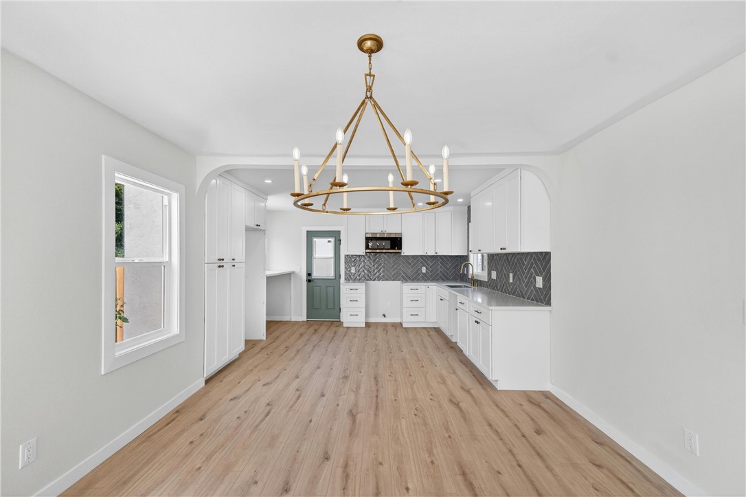 7611 S Hobart