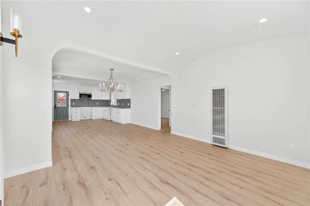 7611 S Hobart