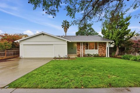 Photo of 5343 Hounds, San Jose, CA 95135 (MLS # ML82044318)