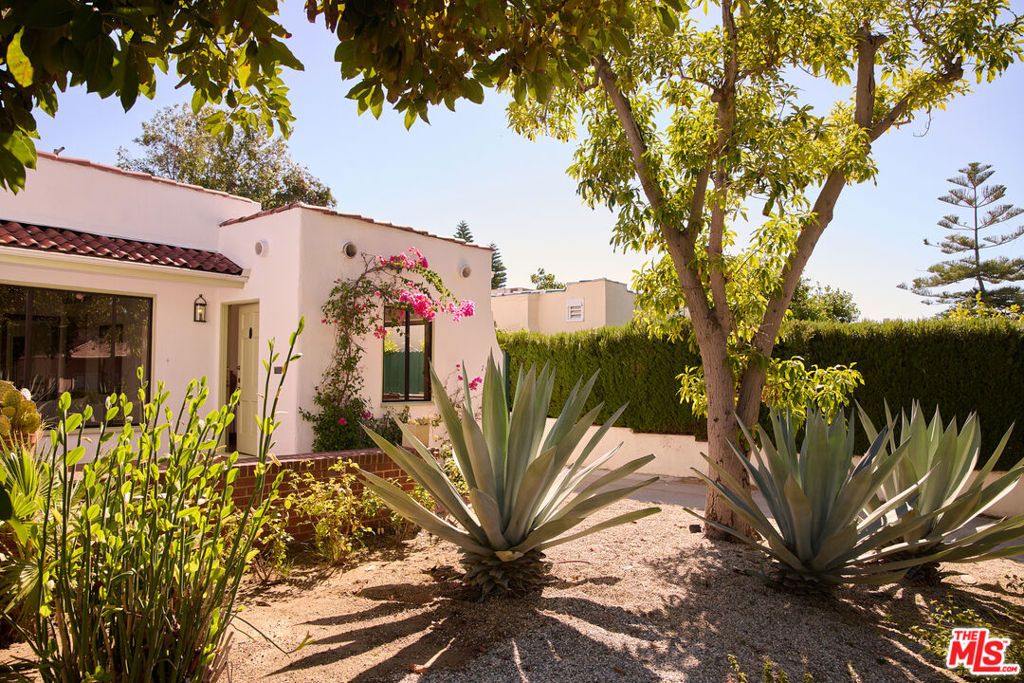 Photo of 1970 N New Hampshire Avenue, Los Angeles, CA 90027 (MLS # 25608583)
