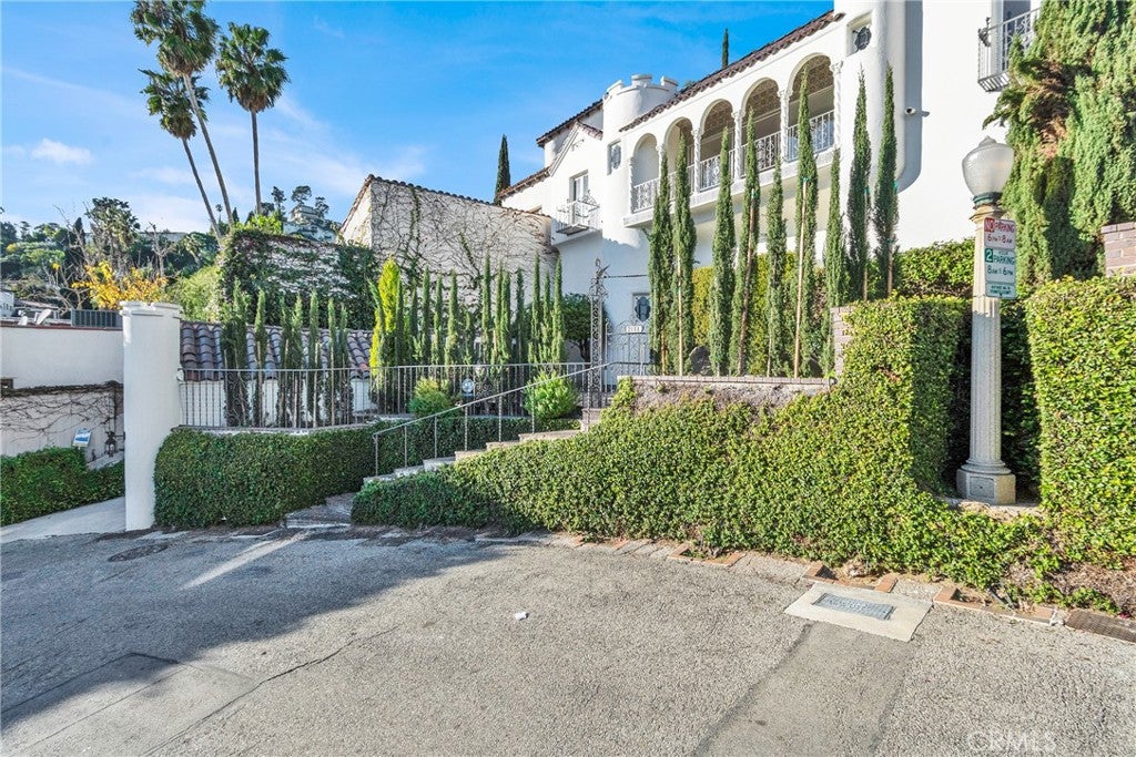 2111 Rockledge