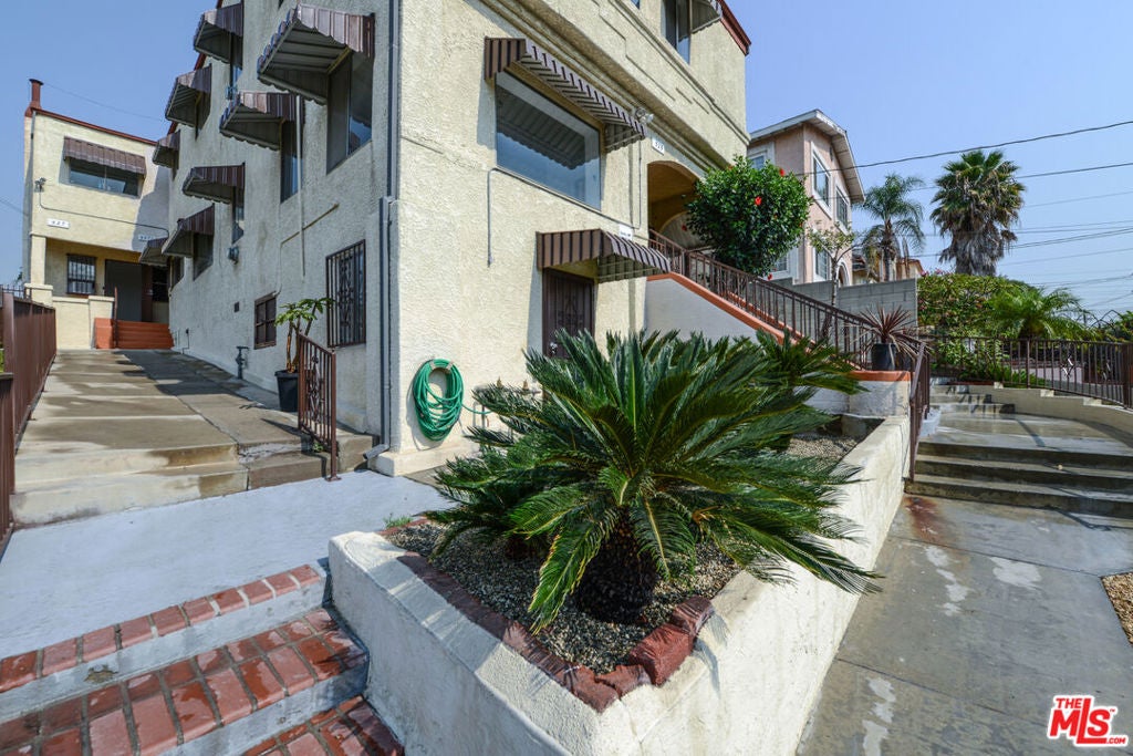 527 N Cummings Street