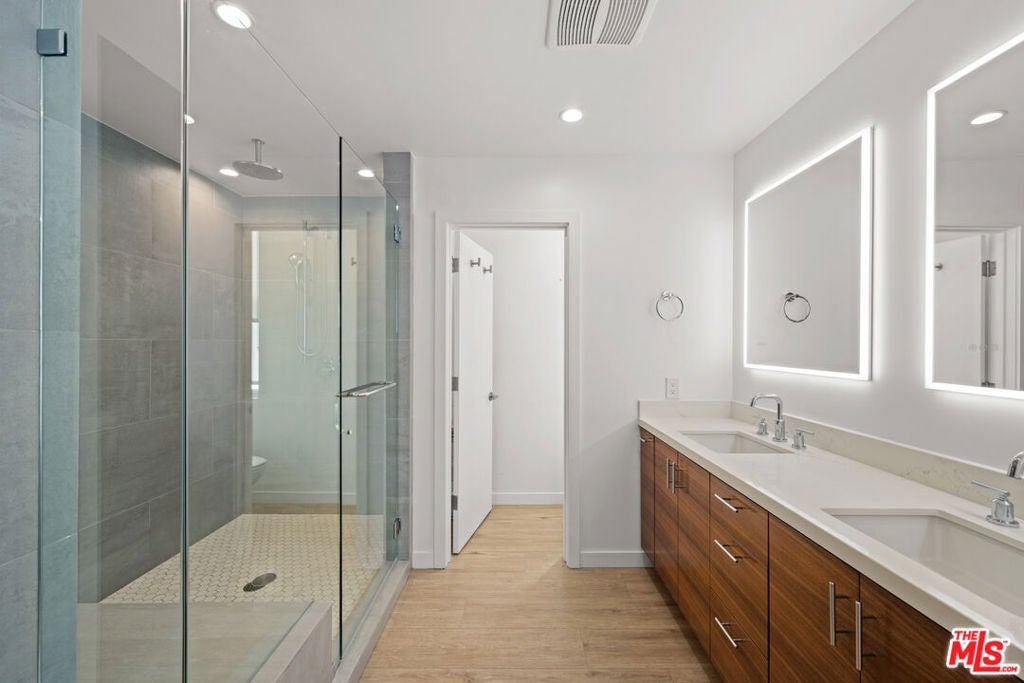 18 Privateer Street 3