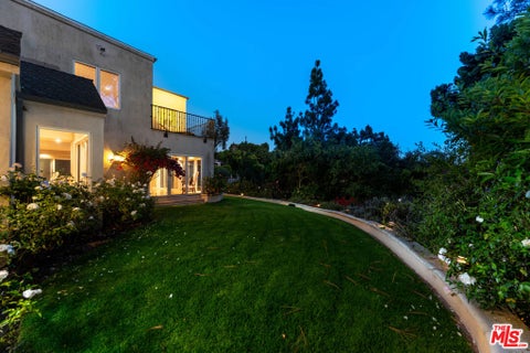 Photo of 12750 Mulholland Drive, Beverly Hills, CA 90210 (MLS # 26855993)
