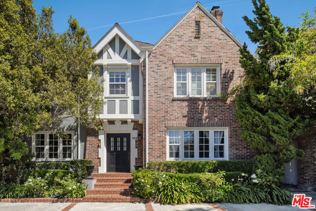 Photo of 644 N Cherokee Avenue, Los Angeles, CA 90004 (MLS # 25596297)