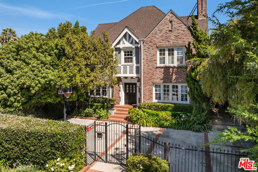 Photo of 644 N Cherokee Avenue, Los Angeles, CA 90004 (MLS # 25596297)