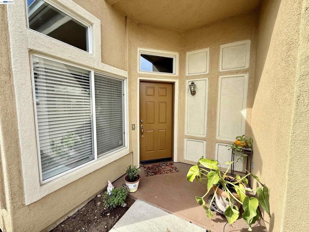 30 Gala Ln