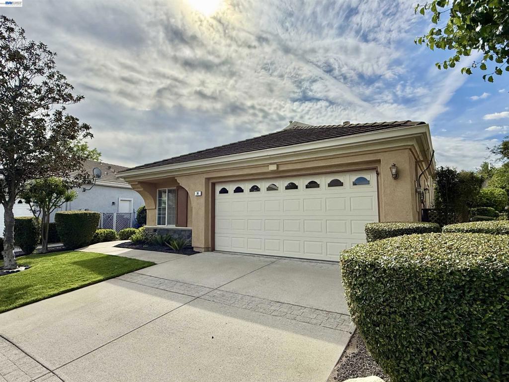 30 Gala Ln