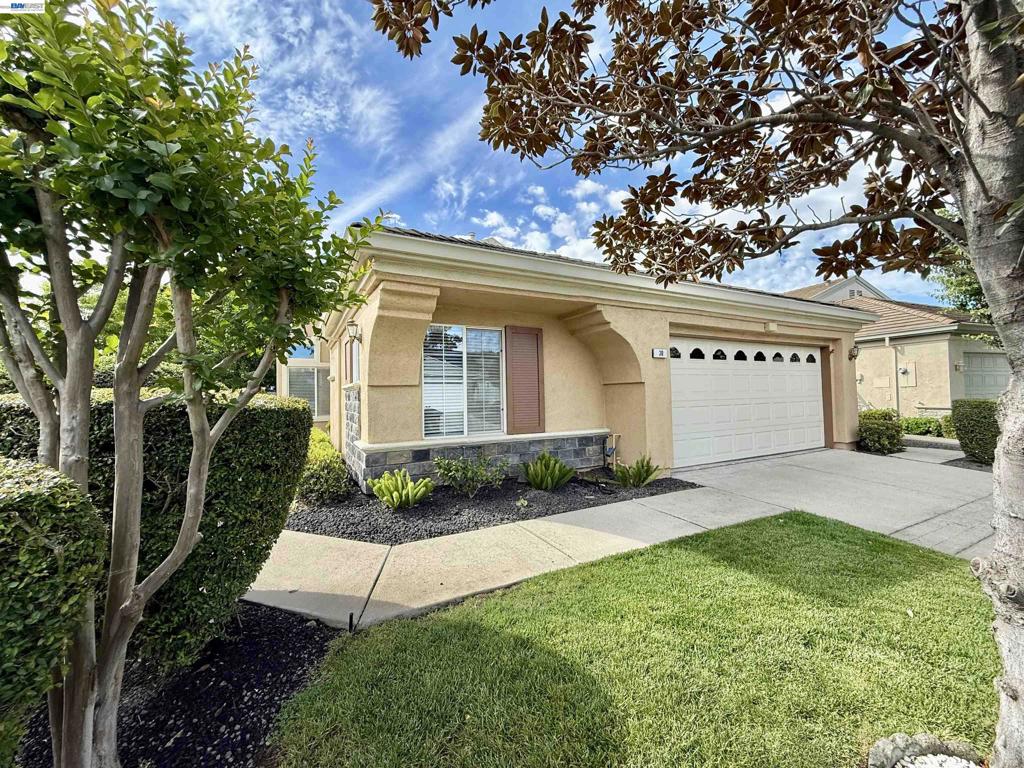 30 Gala Ln