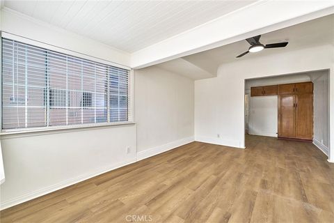 Photo of 1115 S Mariposa Avenue, Los Angeles, CA 90006 (MLS # PW26078288)