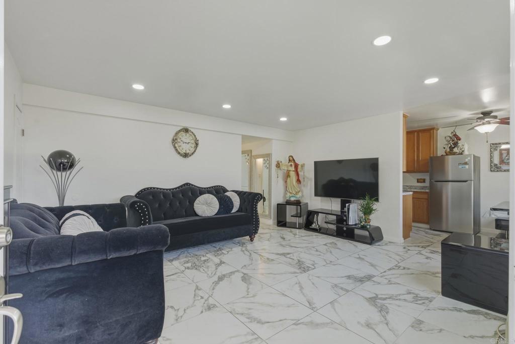 505 E Madison Ave 76