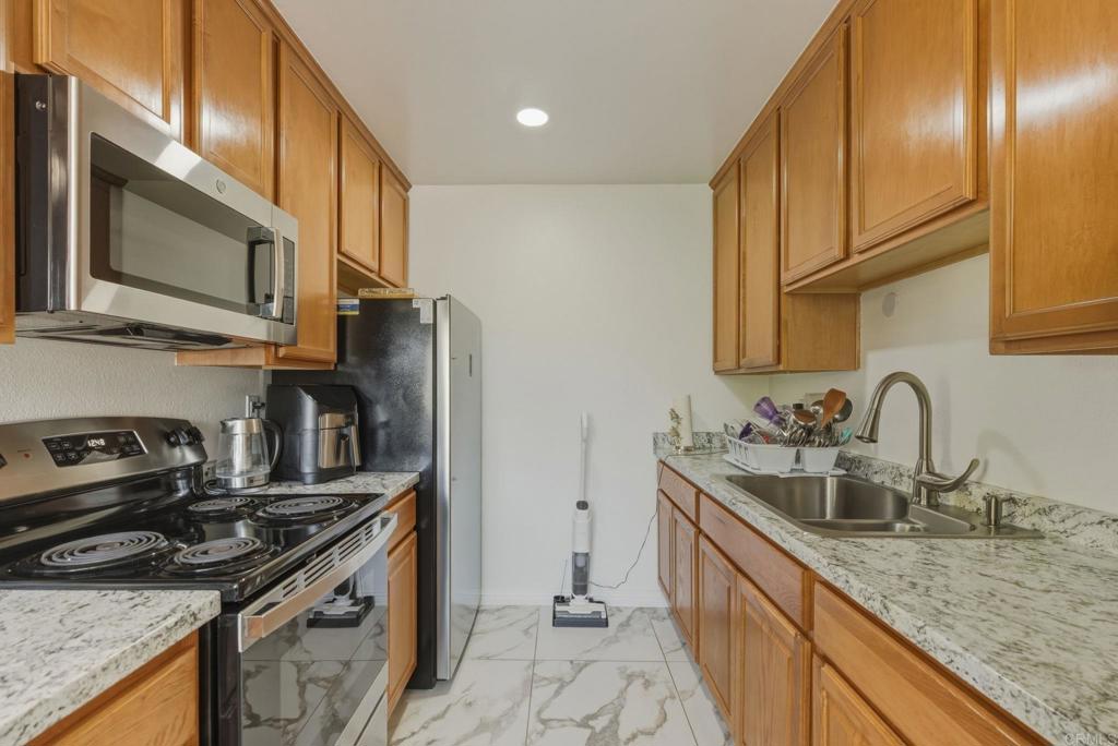 505 E Madison Ave 76