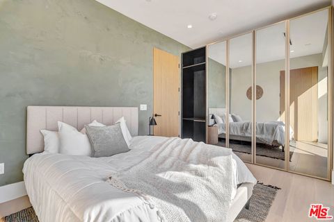 Tiny photo for 5935 Yarmouth Avenue, Encino, CA 91316 (MLS # 26636595)