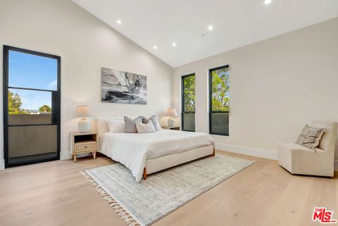 Tiny photo for 5935 Yarmouth Avenue, Encino, CA 91316 (MLS # 26636595)