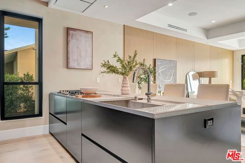 Tiny photo for 5935 Yarmouth Avenue, Encino, CA 91316 (MLS # 26636595)