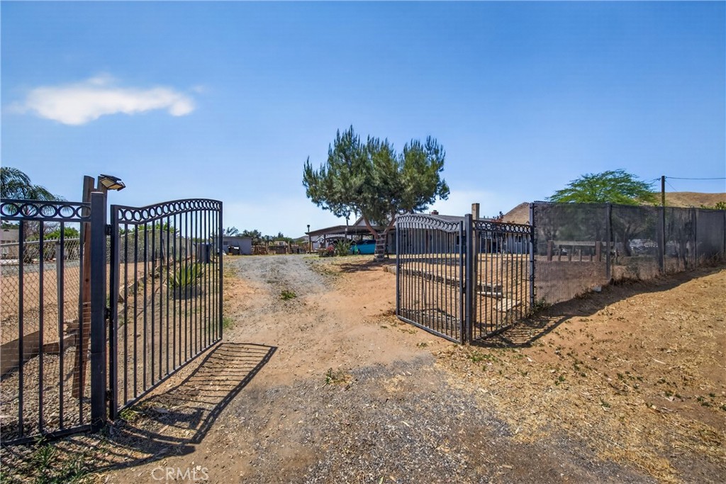 21401 Ellis