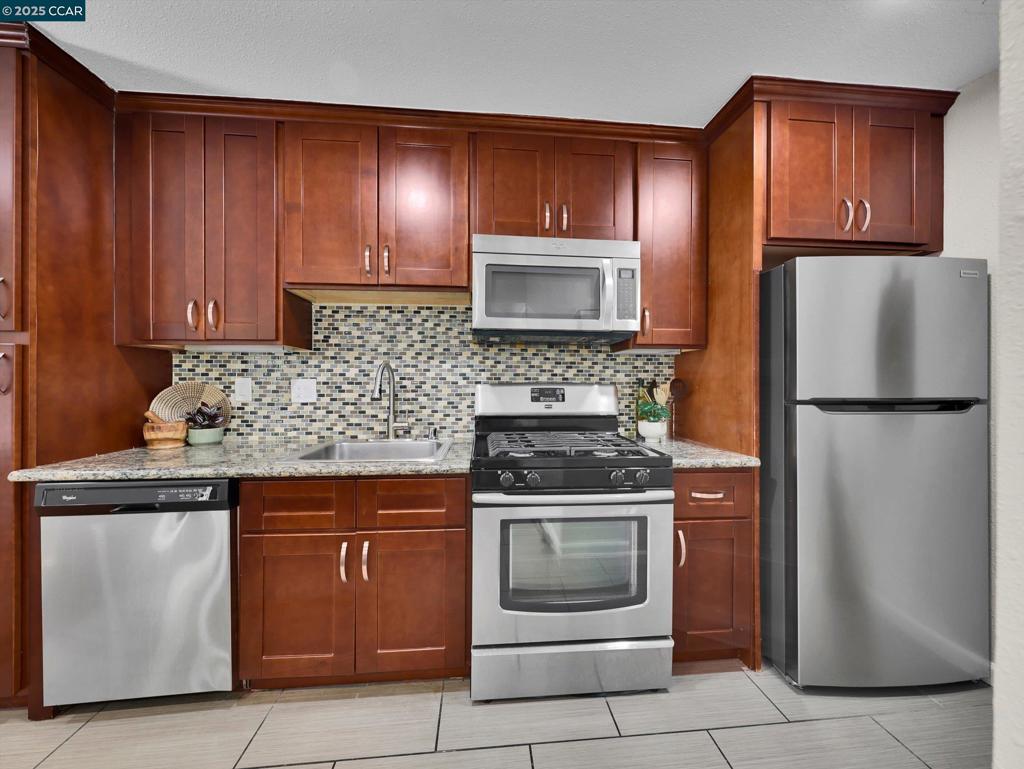 COMSTOCK GARDENS - Residential