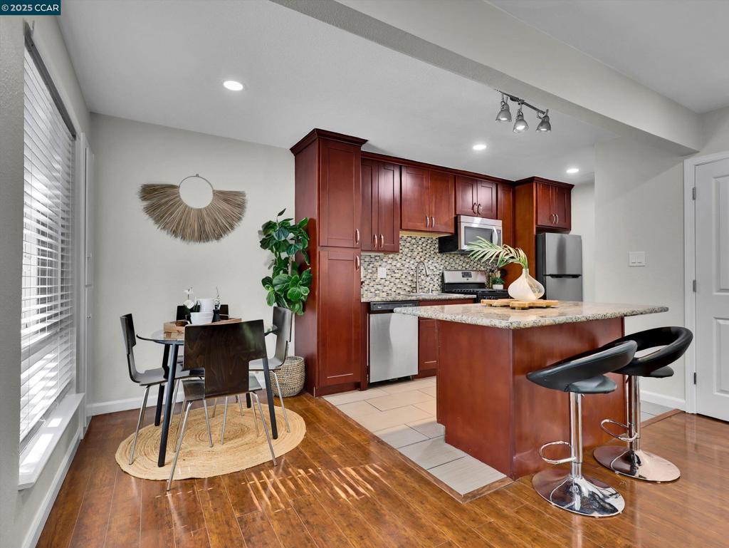 COMSTOCK GARDENS - Residential
