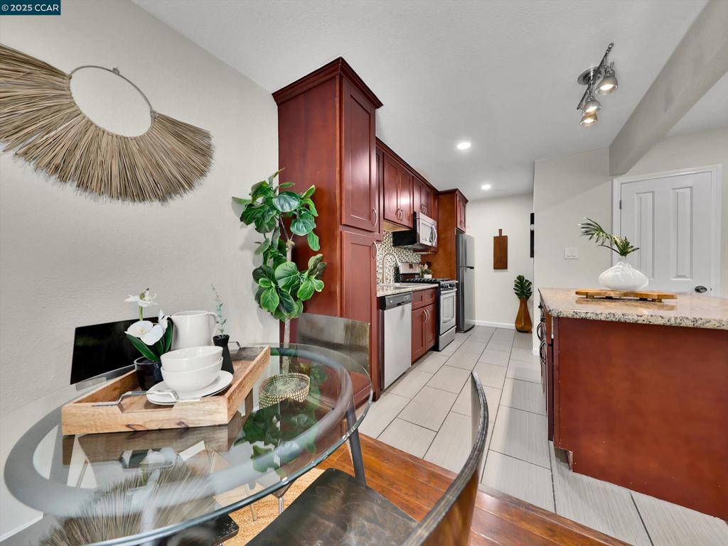 COMSTOCK GARDENS - Residential