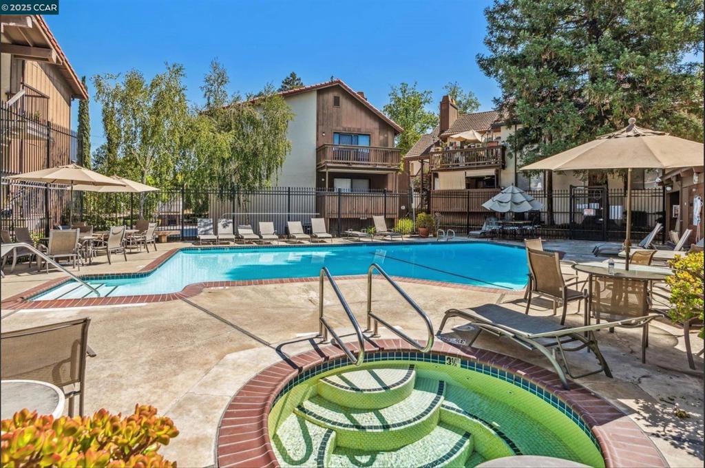 COMSTOCK GARDENS - Residential