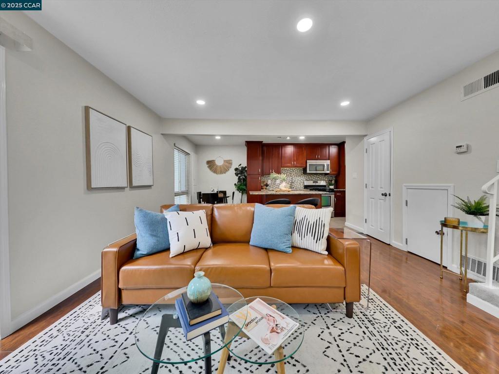 COMSTOCK GARDENS - Residential