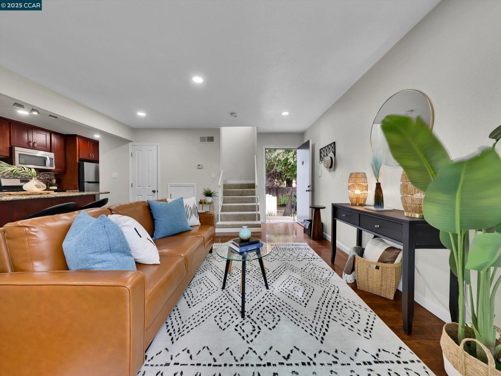 COMSTOCK GARDENS - Residential