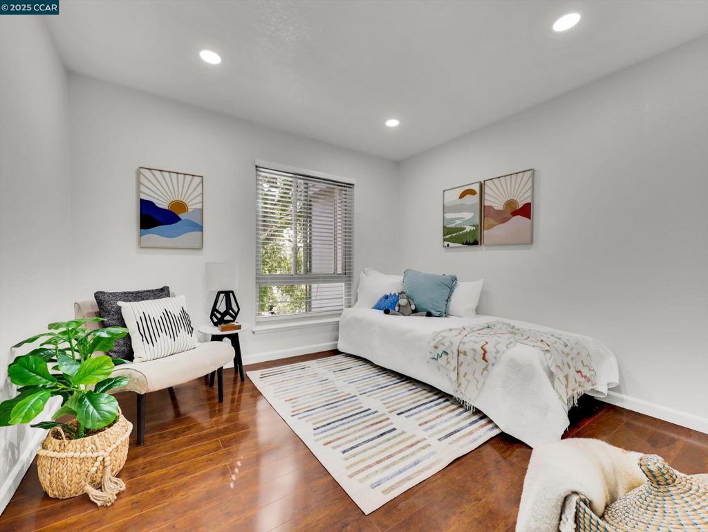 COMSTOCK GARDENS - Residential