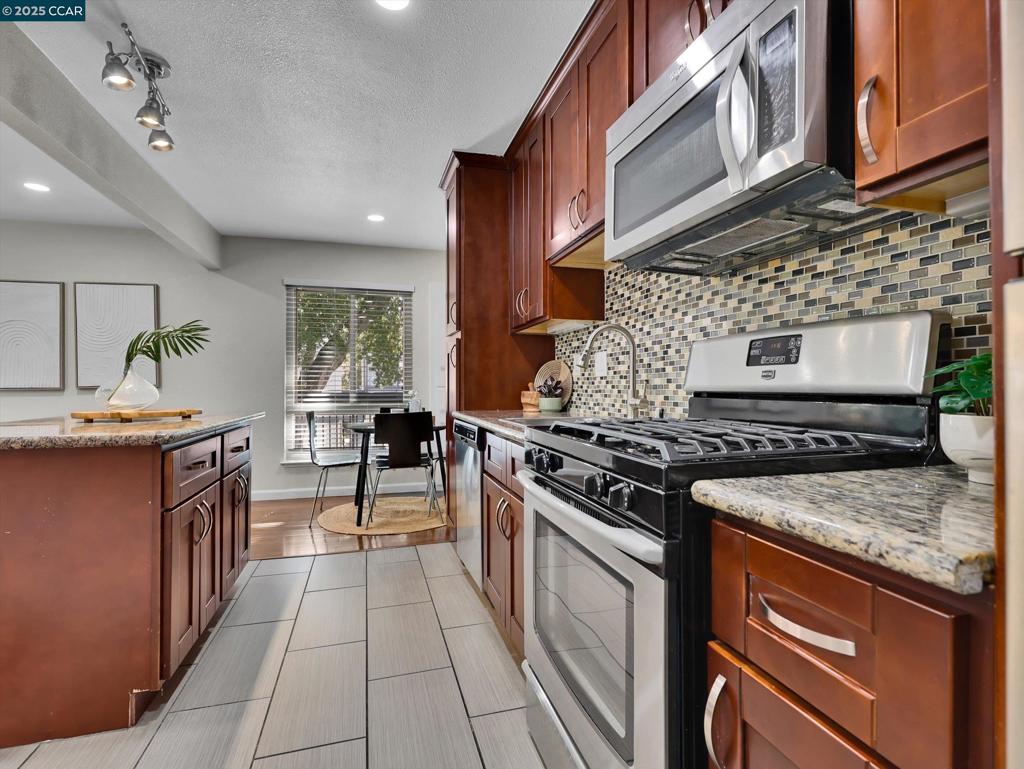 COMSTOCK GARDENS - Residential