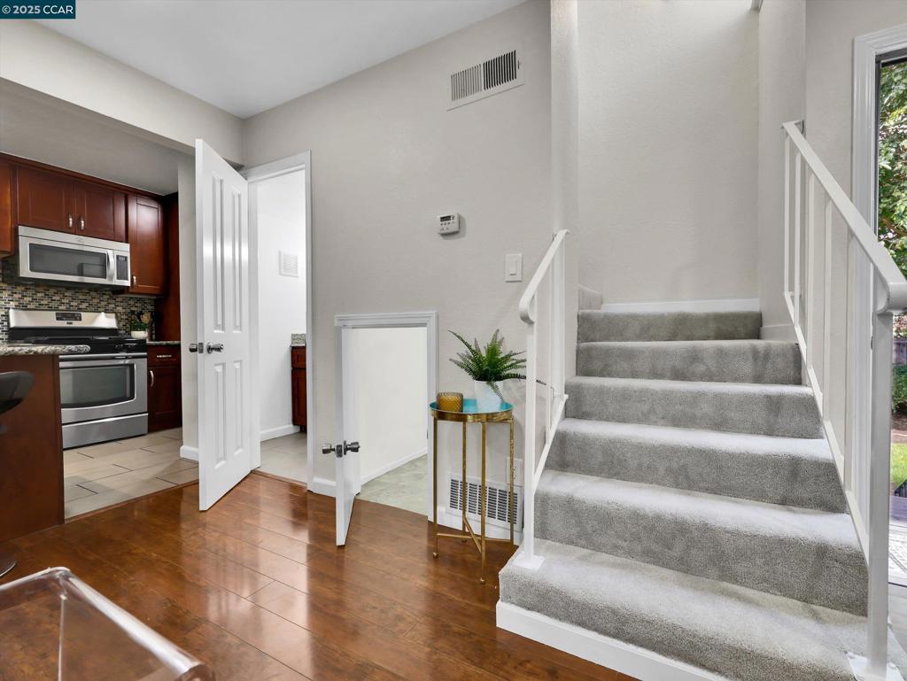 COMSTOCK GARDENS - Residential