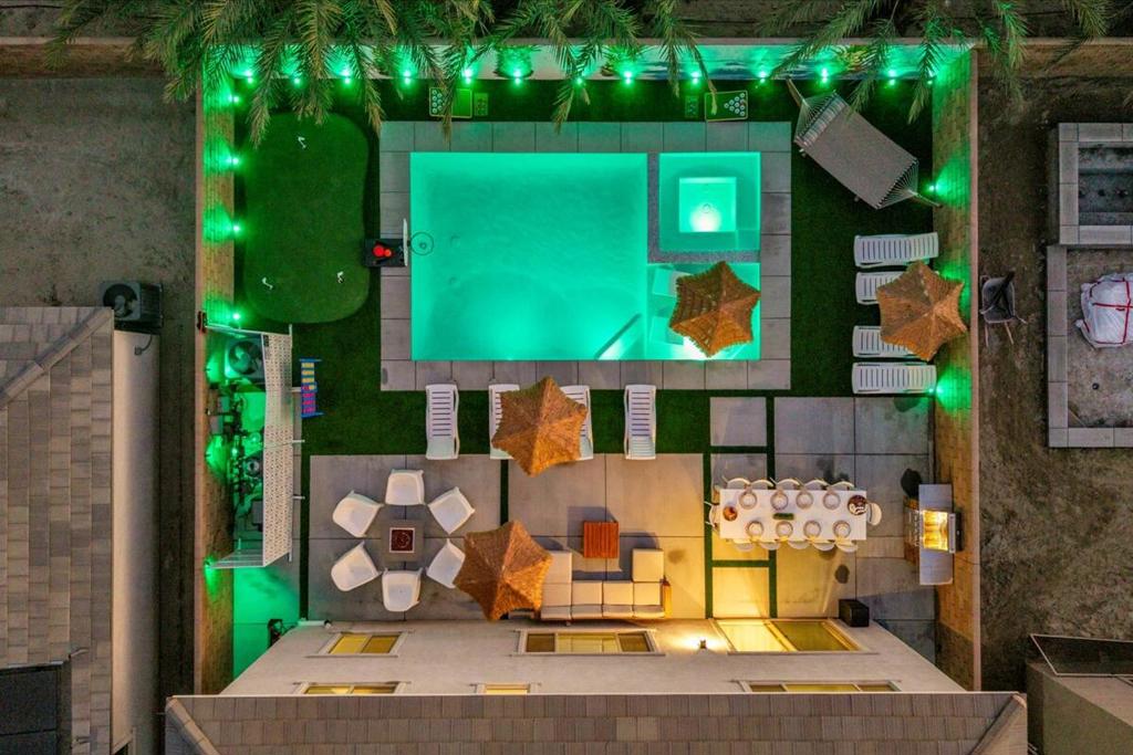 83796 Calle Moreno Street