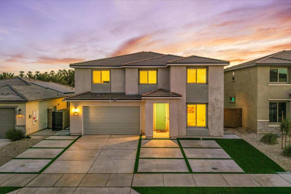 83796 Calle Moreno Street