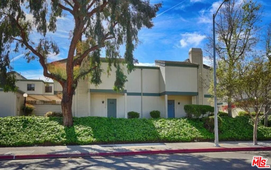 Charming 3-bedroom, 2.5-bath townhome available for rent in Sunland. This spacious home offers approximately 1,204 sq. ft. of comfortable living space with a bright open floor plan, modern kitchen with granite countertops, and updated bathrooms. Features include central air conditioning, in-unit laundry hookups, and a private attached 2-car garage. The community provides access to a swimming pool and tennis courts, making it a perfect place to relax and enjoy. Conveniently located near schools, shops, and major freeways, this home offers both comfort and accessibility.