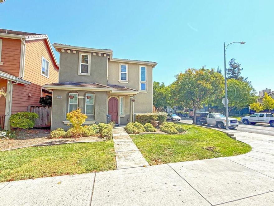 SEE WALK-THROUGH VIDEO LINK! * Beautiful Two-Story Corner South San Jose Home--Walk to San Jose State University! * 4 Beds (1 Full Bed and Bath Downstairs), 3 Baths, 2,041s.f., 2-Car, Attached Garage with Storage! * Light and Bright Throughout with High Ceilings, Family Room Gas-Starter Fireplace with Ceiling Fan, Hardwood Flooring Downstairs and at Extra Large Loft, Carpet in Rooms, Arched-Top Doors, Organized Closets, Recessed Lighting, A/C * Gourmet Kitchen with Stainless Steel Appliances, Granite Slab Counter, Whirlpool Appliances Including Double Ovens and Gas Range, Trash Compactor, Modern Pendant Lighting, Bar Seating, Pantry, Large Eat-In Kitchen Area  * Huge Master Bedroom with Built-In Bookcase and Vaulted Ceiling * Master Bath with Dual Sinks, Soaking Tub, Step-In Shower, Walk-In Closet * Low-Maintenance Backyard with Mature Shade Tree and Gorgeous Bougainvillea * Walk to San Jose State University, Restaurants, Shopping & Hwy 280, 87, 101 * Garbage, Refrigerator, Washer/Dryer Included! * Pets Considered Case-by-Case