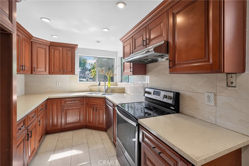 5130 W 1st E
