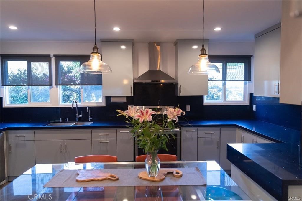 Recently Remodeled 1-Bedroom Condo in a Quiet Santa Monica Neighborhood
This recently remodeled one-bedroom condo offers modern comforts in a peaceful, well-located Santa Monica neighborhood with plenty of street parking.
The stylish kitchen features stainless steel appliances, quartz countertops, and custom cabinetry, flowing into an open living area with beautiful hardwood floors, dimmable LED lighting, and a recessed surround sound system.
Enjoy year-round comfort with a newly installed, quiet duct-free split HVAC system. The bathroom has been tastefully updated with high-end fixtures, and the unit offers ample storage throughout.
Set in a charming 5-unit building, this home is within walking distance of the Third Street Promenade and Santa Monica Pier, and provides easy access to the 10 and 405 Freeways.
A comfortable, convenient place to call home in one of LA’s most desirable coastal cities