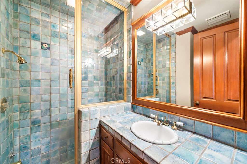 Corona del Mar South of PCH (CDMS) - Residential Lease
