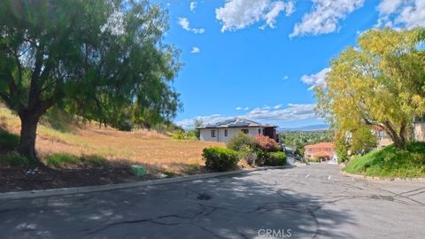 Photo of 24901 Bella Vista Dr, Newhall, CA 91321 (MLS # SR26066190)