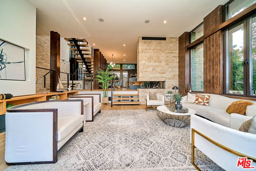 4209 Sea View Lane, Los Angeles CA 90065