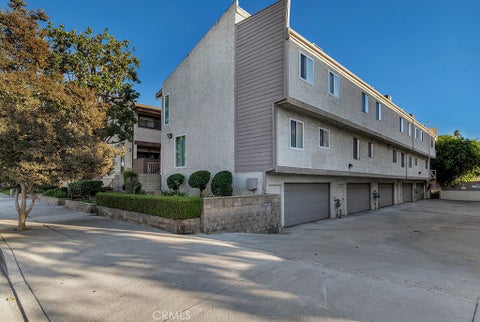 Photo of 7240 Shirley AVE #102, Reseda, CA 91335 (MLS # SR26222188)