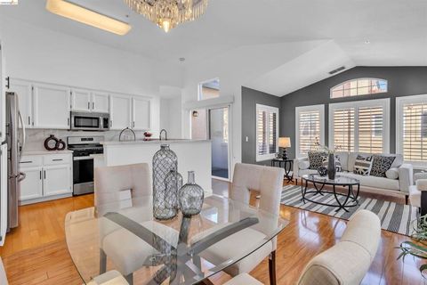 Photo of 4207 Zevanove Ct Ct, Pleasanton, CA 94588 (MLS # 41132085)