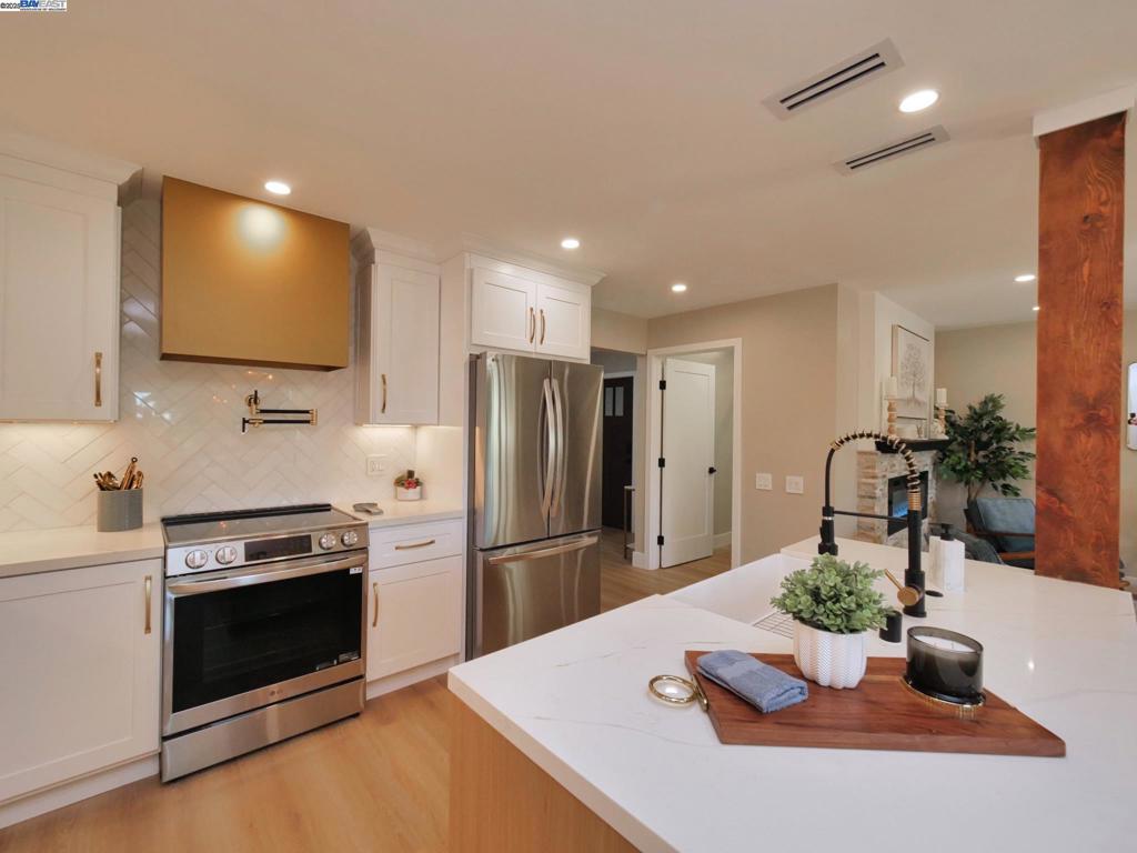 ROSSMOOR - Residential