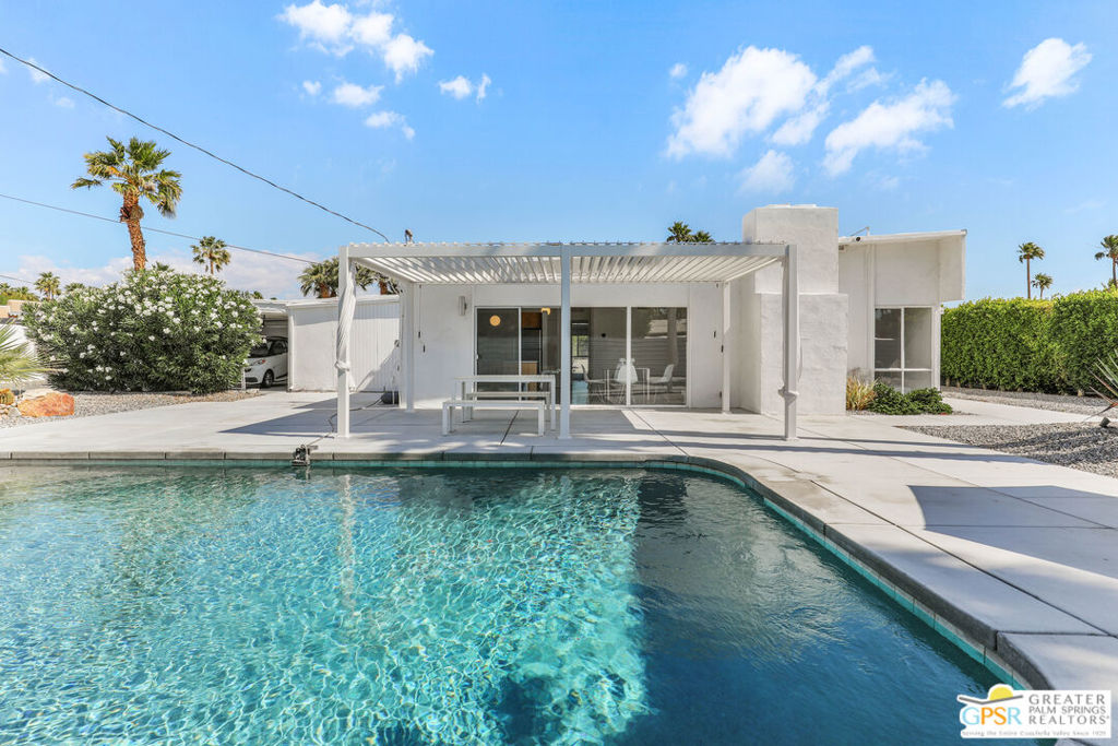 Racquet Club East - Residential