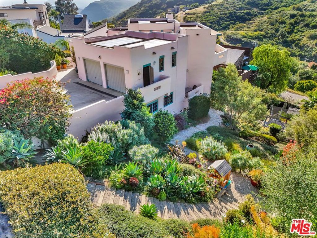 Photo of 2915 Valmere Drive, Malibu, CA 90265 (MLS # 26672465)