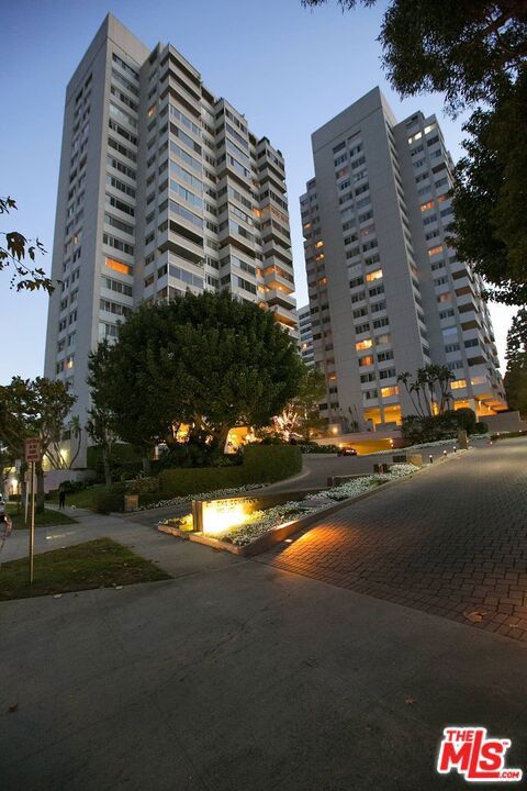 Photo of 865 Comstock Avenue #6A, Los Angeles, CA 90024 (MLS # 26644425)