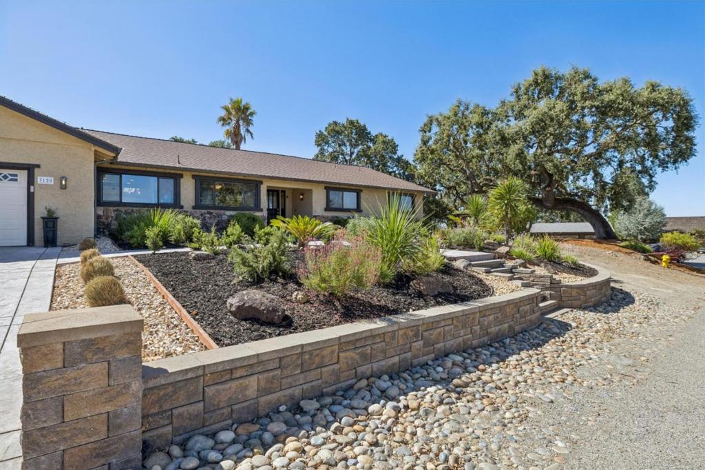 3120 Oak Leaf Court