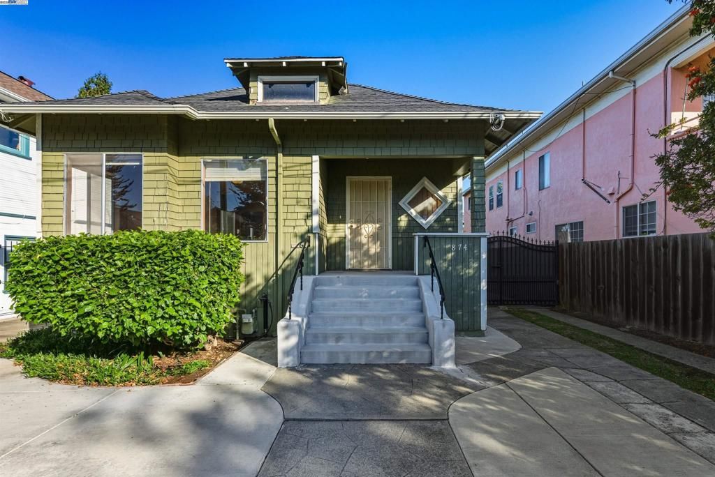 Photo of 874 52Nd St St, Oakland, CA 94608 (MLS # 41115383)