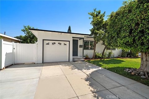 Photo of 408 Diana Pl, Fullerton, CA 92833 (MLS # PW26056704)