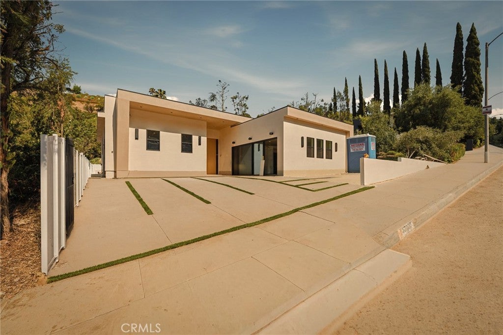 17000 Escalon