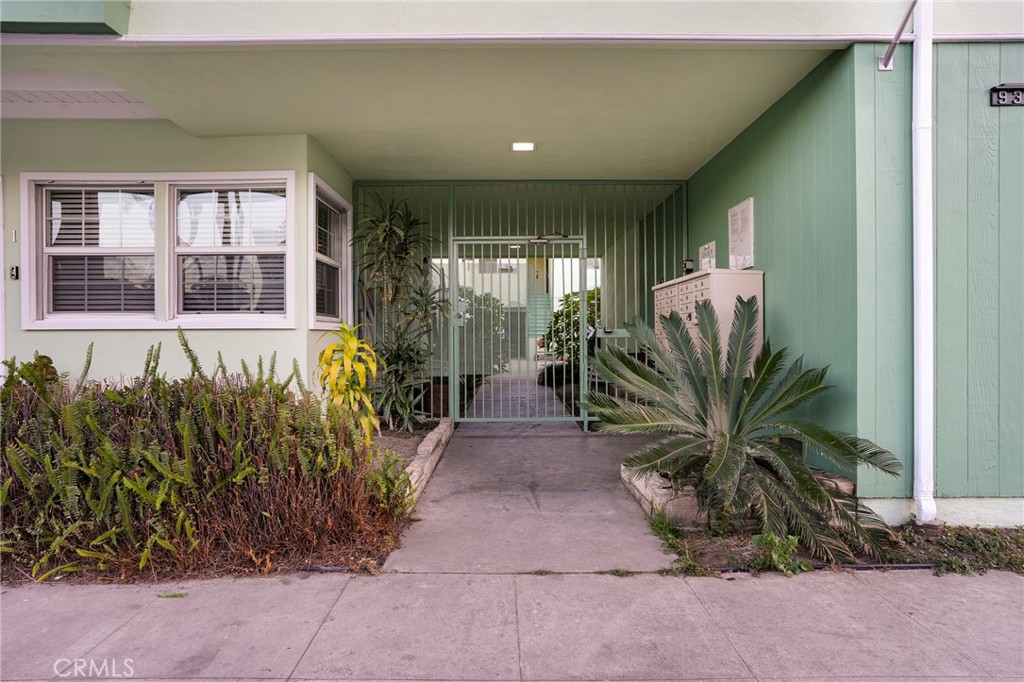 930 E 1st